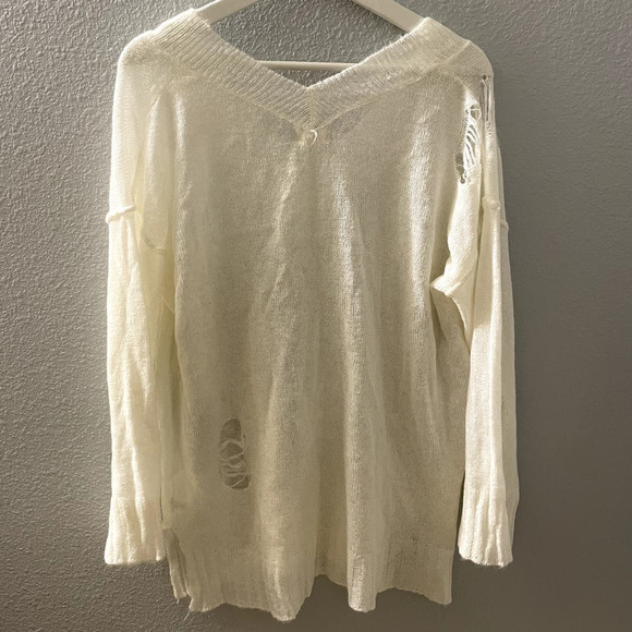 POL Women's White Wool Blend V Neckline Pullover Sweater Size Small NWT - Picture 4 of 6